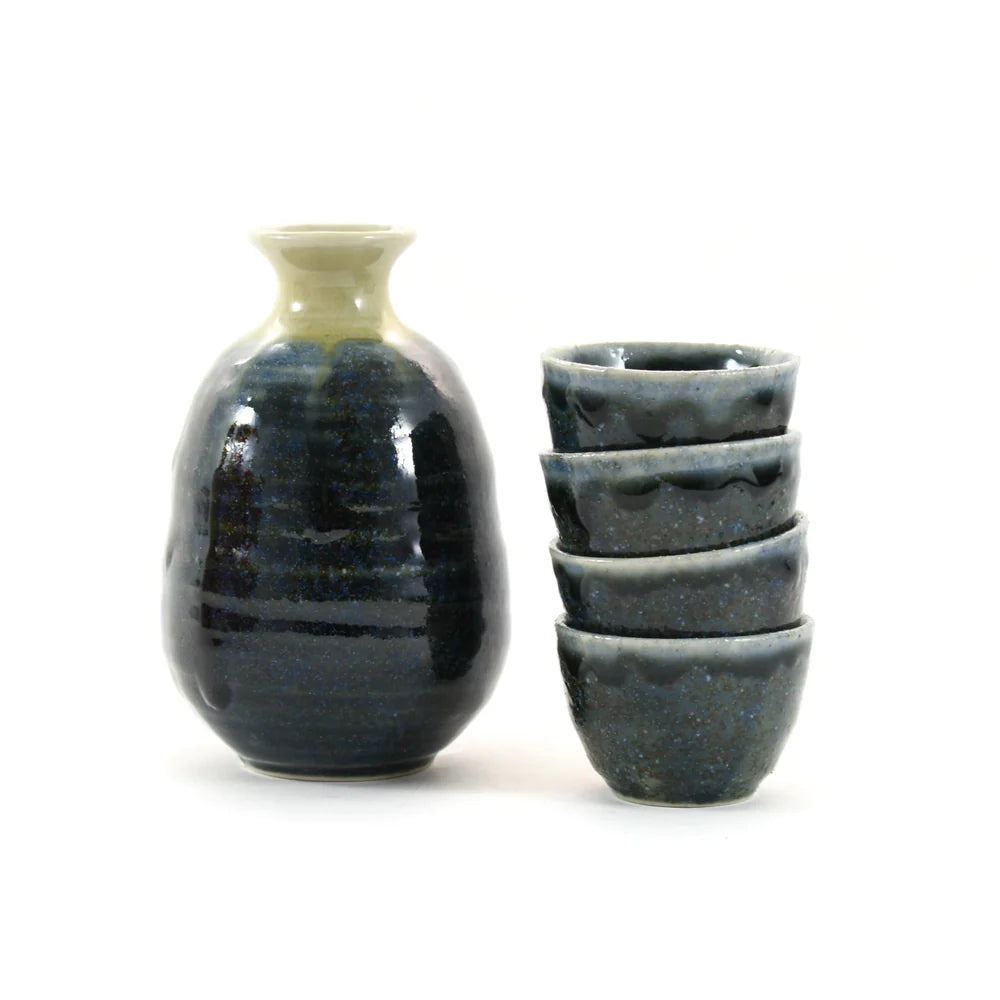 The blue glaze sake set