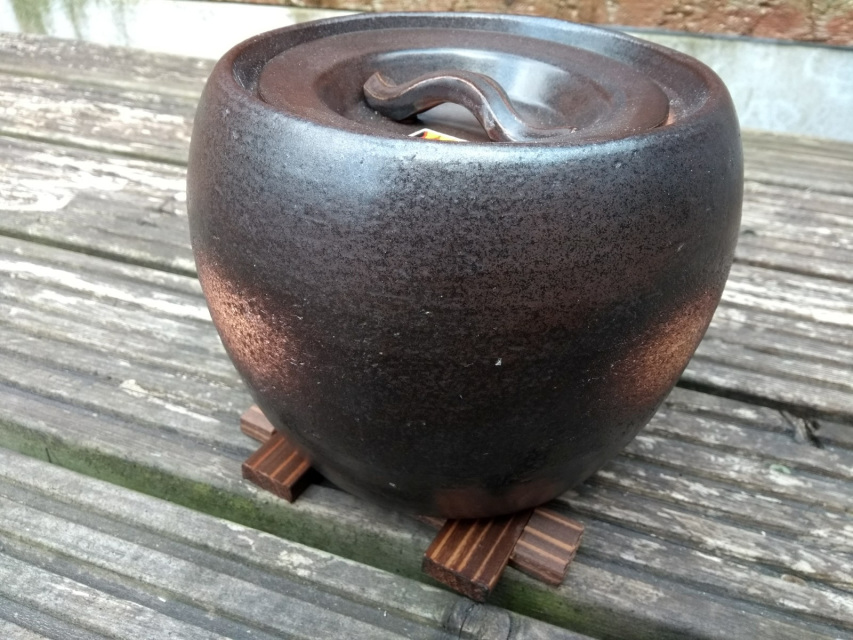 Charcoal Extinguishing Pot - With Wooden Base